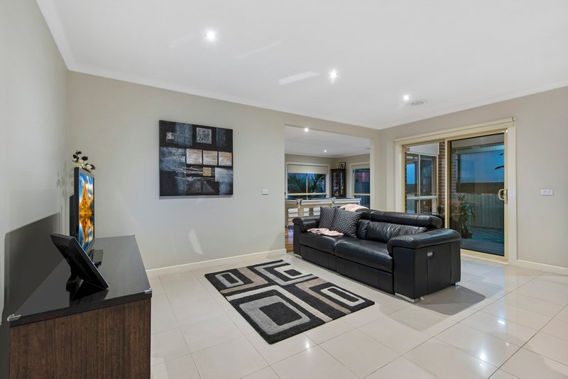 Photo - 8 Byron Place, Taylors Hill VIC 3037 - Image 9