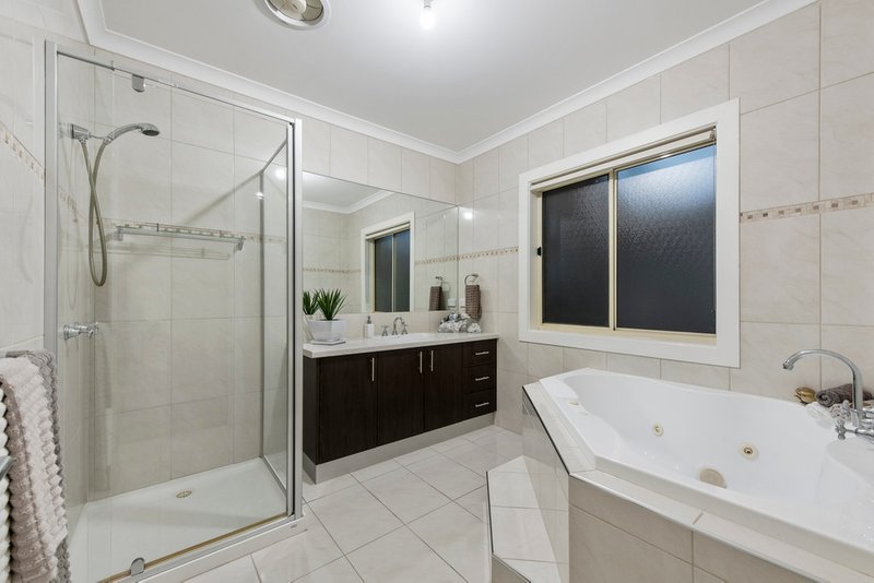 Photo - 8 Byron Place, Taylors Hill VIC 3037 - Image 10