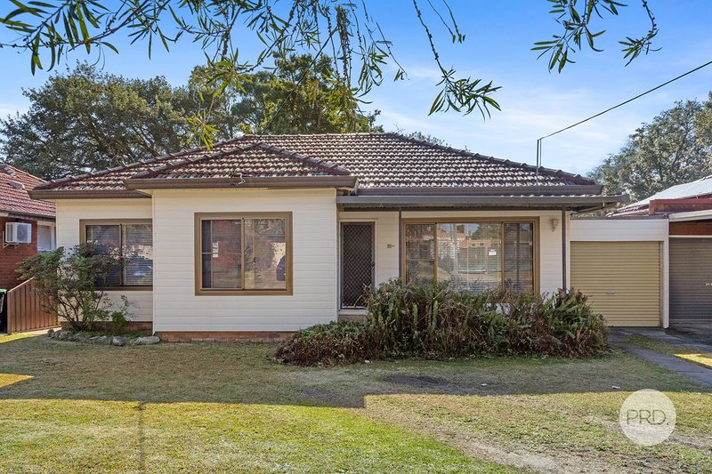 8 Caledonia Crescent, Peakhurst NSW 2210