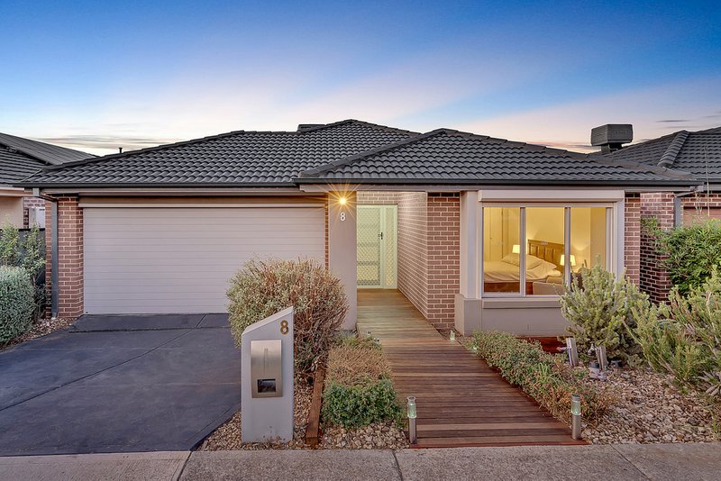 8 Calm Avenue, Craigieburn VIC 3064