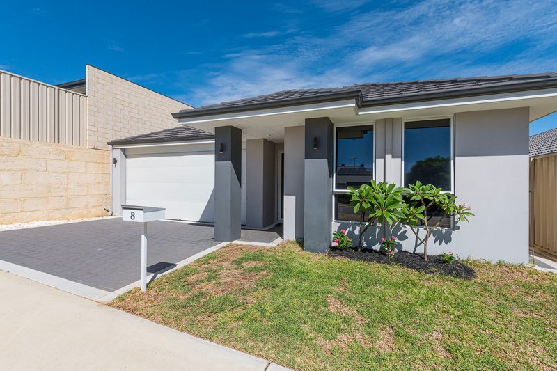 Photo - 8 Canberra Avenue, Landsdale WA 6065 - Image 3