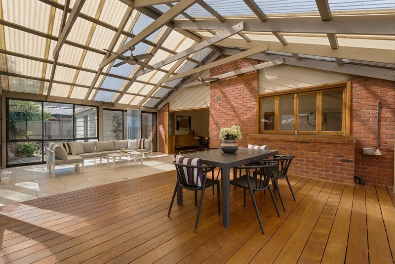 Photo - 8 Caprice Court, Keilor Downs VIC 3038 - Image 12