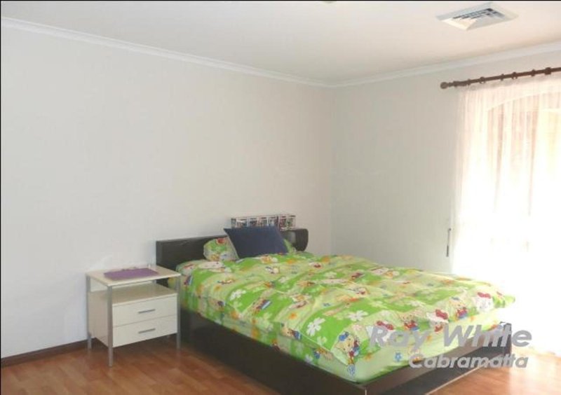 Photo - 8 Carina Place, St Johns Park NSW 2176 - Image 12