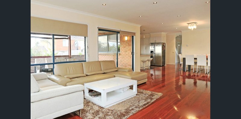 Photo - 8 Carlingford Close, Rowville VIC 3178 - Image 3