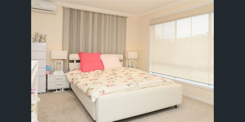 Photo - 8 Carlingford Close, Rowville VIC 3178 - Image 4