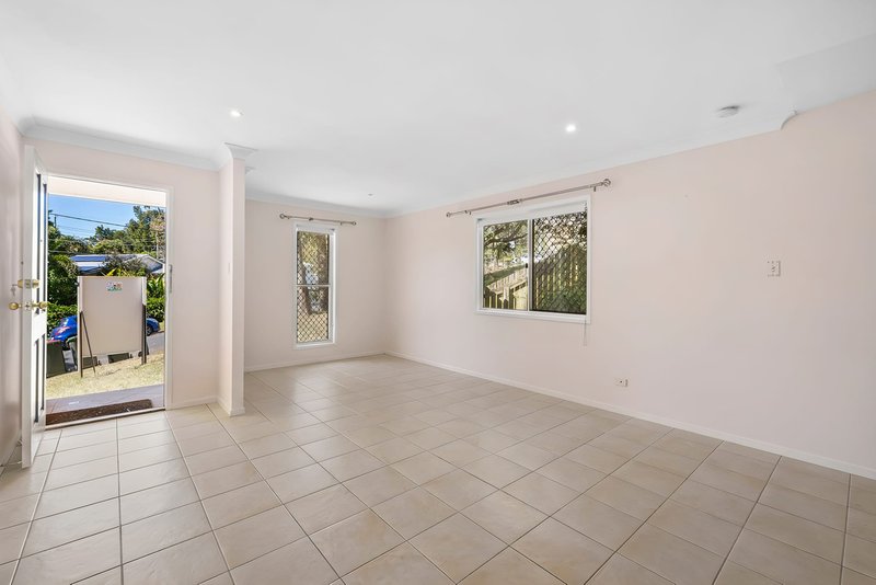 Photo - 8 Carmel Street, Bardon QLD 4065 - Image 8