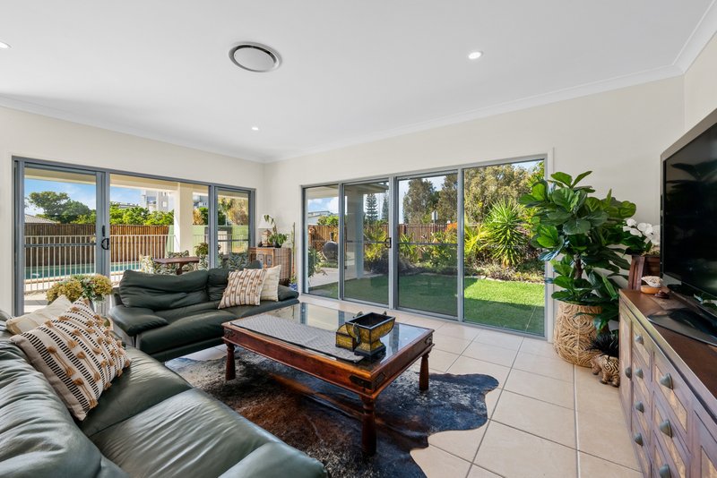 Photo - 8 Castaway Court, Kawana Island QLD 4575 - Image 4