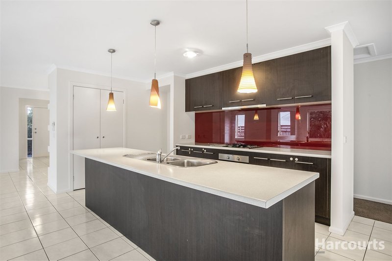 Photo - 8 Castellana Court, Narre Warren South VIC 3805 - Image 3