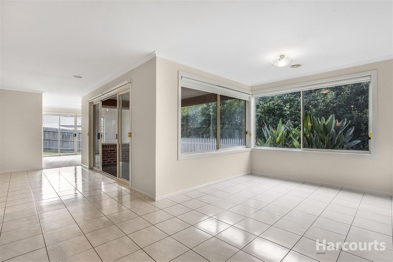 Photo - 8 Castellana Court, Narre Warren South VIC 3805 - Image 5