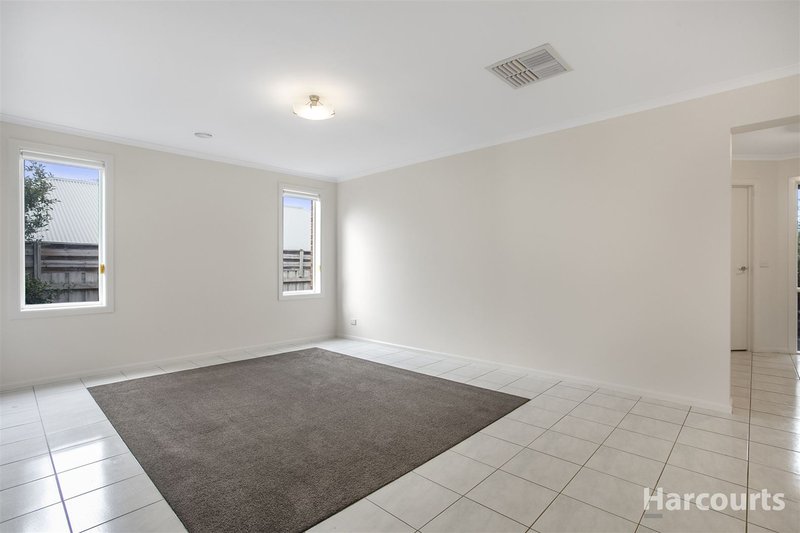 Photo - 8 Castellana Court, Narre Warren South VIC 3805 - Image 6