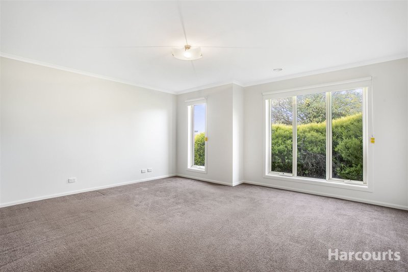 Photo - 8 Castellana Court, Narre Warren South VIC 3805 - Image 7