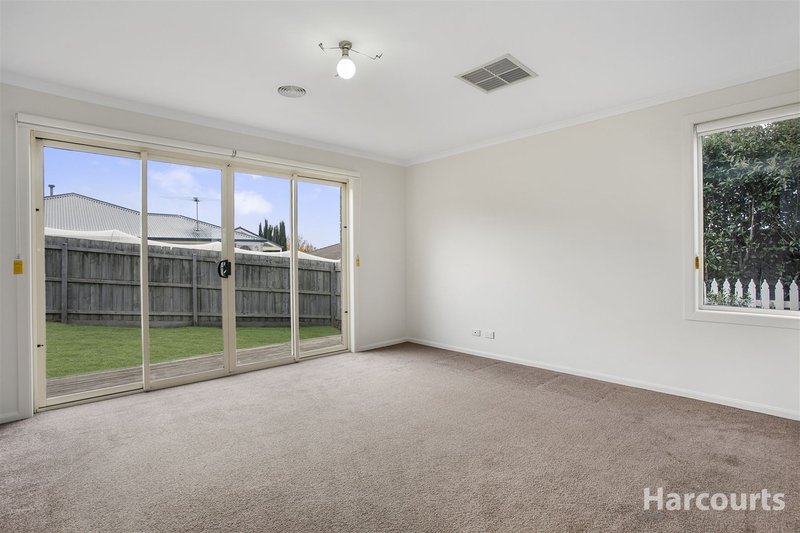 Photo - 8 Castellana Court, Narre Warren South VIC 3805 - Image 8