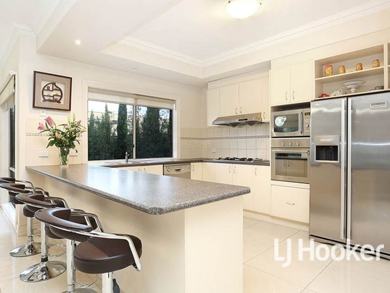 Photo - 8 Castlewood Place, Point Cook VIC 3030 - Image 5