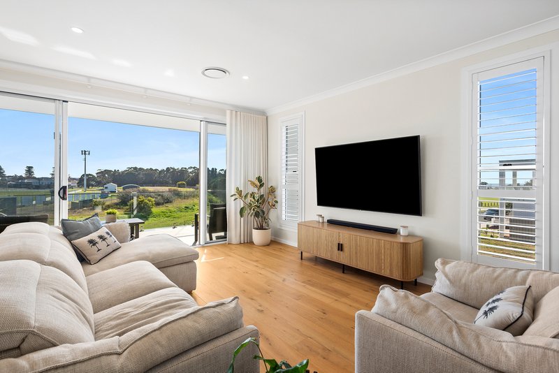 Photo - 8 Catamaran Avenue, Shell Cove NSW 2529 - Image 4