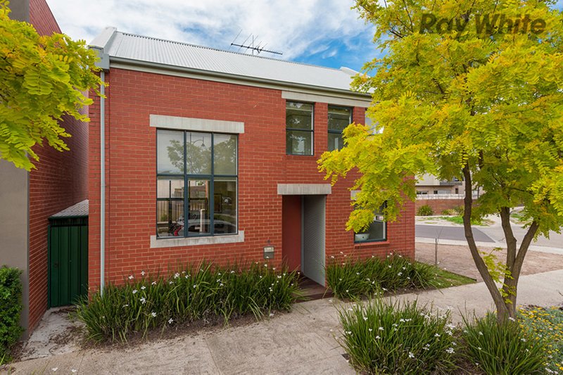 8 Catani Mews, Caroline Springs VIC 3023