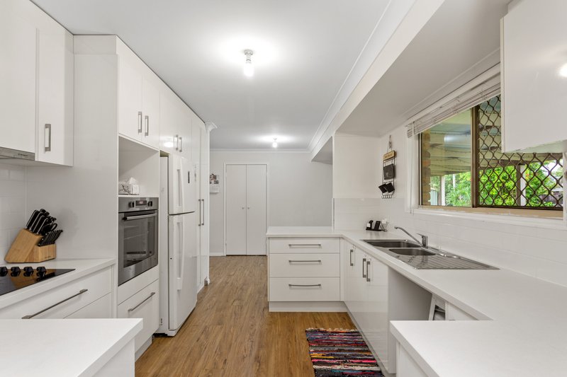 Photo - 8 Cather Ct , Mount Warren Park QLD 4207 - Image 2