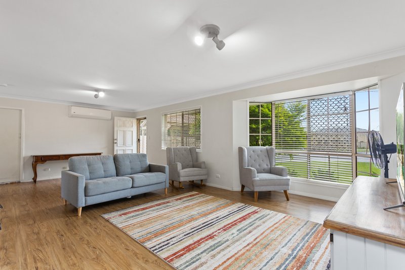 Photo - 8 Cather Ct , Mount Warren Park QLD 4207 - Image 4