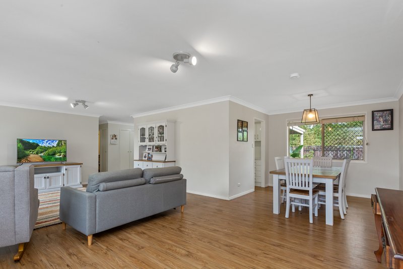 Photo - 8 Cather Ct , Mount Warren Park QLD 4207 - Image 6