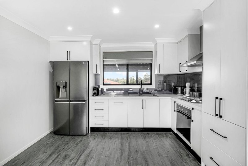 Photo - 8 Cato Close, Edensor Park NSW 2176 - Image 2