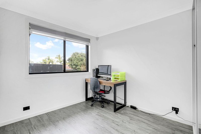 Photo - 8 Cato Close, Edensor Park NSW 2176 - Image 6