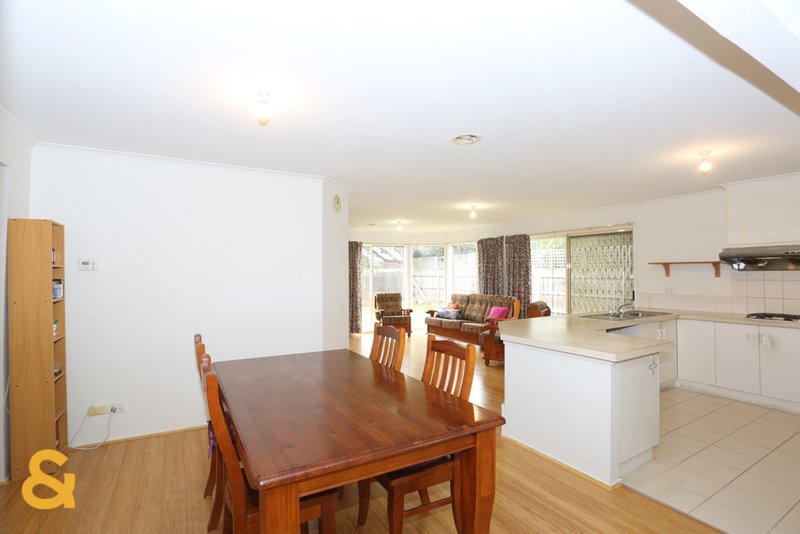 Photo - 8 Caulfield Crescent, Roxburgh Park VIC 3064 - Image 8