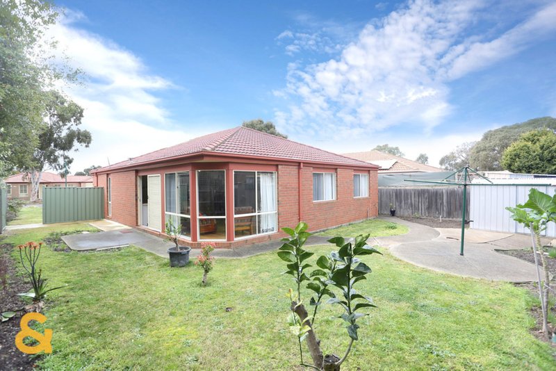 Photo - 8 Caulfield Crescent, Roxburgh Park VIC 3064 - Image 10