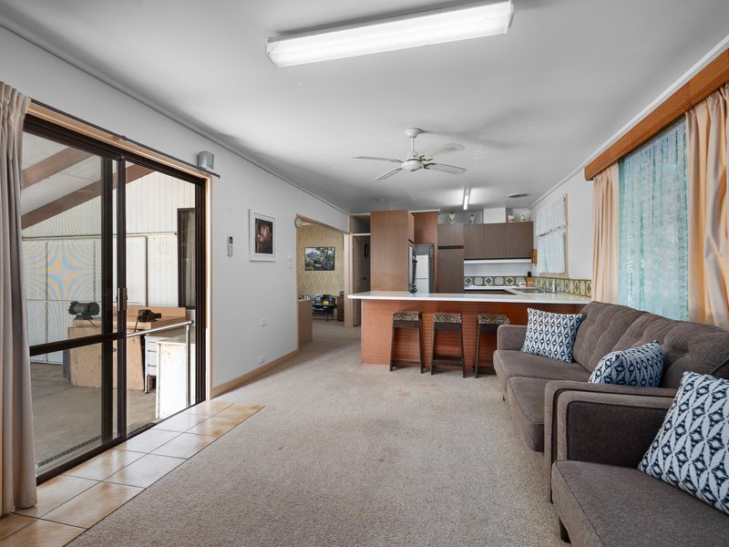 Photo - 8 Centre Avenue, Eildon VIC 3713 - Image 7