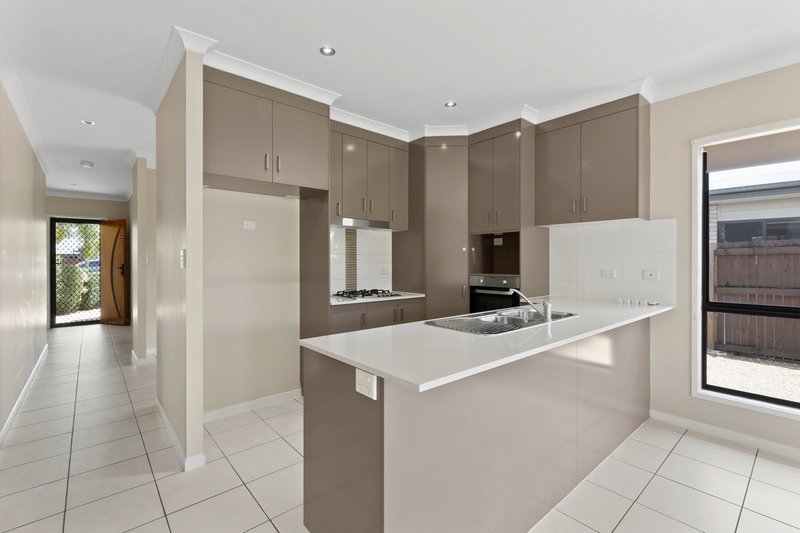 Photo - 8 Chameo Place, Marian QLD 4753 - Image 4