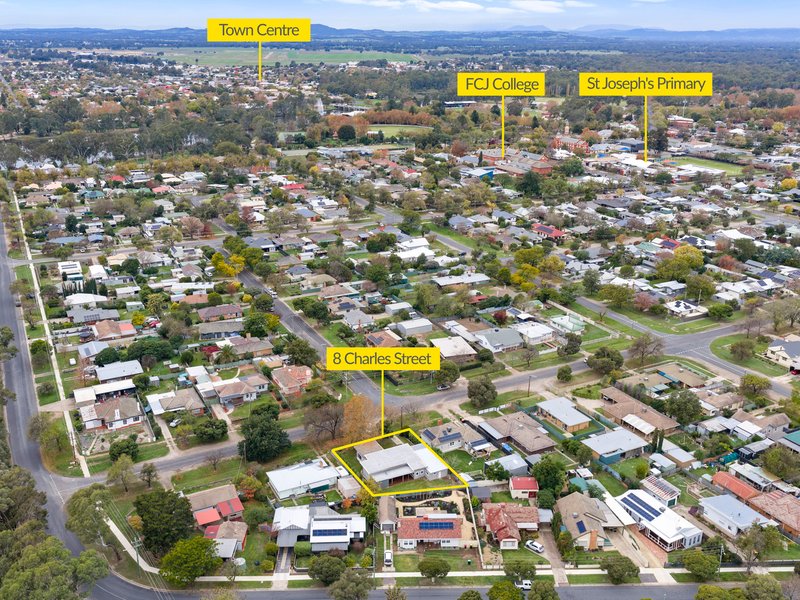 Photo - 8 Charles Street, Benalla VIC 3672 - Image 2