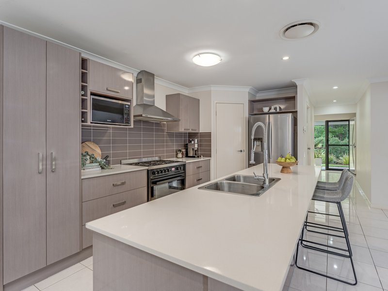 Photo - 8 Charles Street, Everton Hills QLD 4053 - Image 3