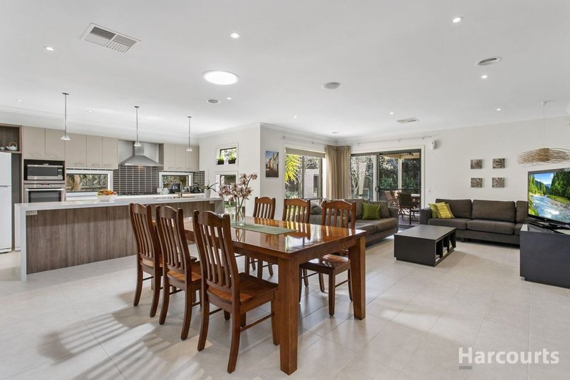 Photo - 8 Chase Boulevard, Berwick VIC 3806 - Image 3