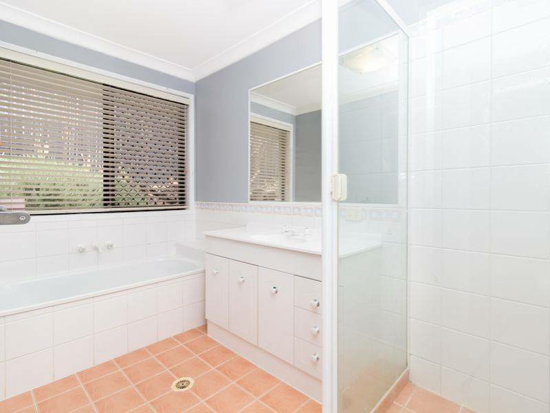 Photo - 8 Chatswood Close, Forest Lake QLD 4078 - Image 7