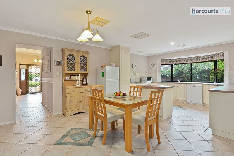 Photo - 8 Chatsworth Court, Hallett Cove SA 5158 - Image 2