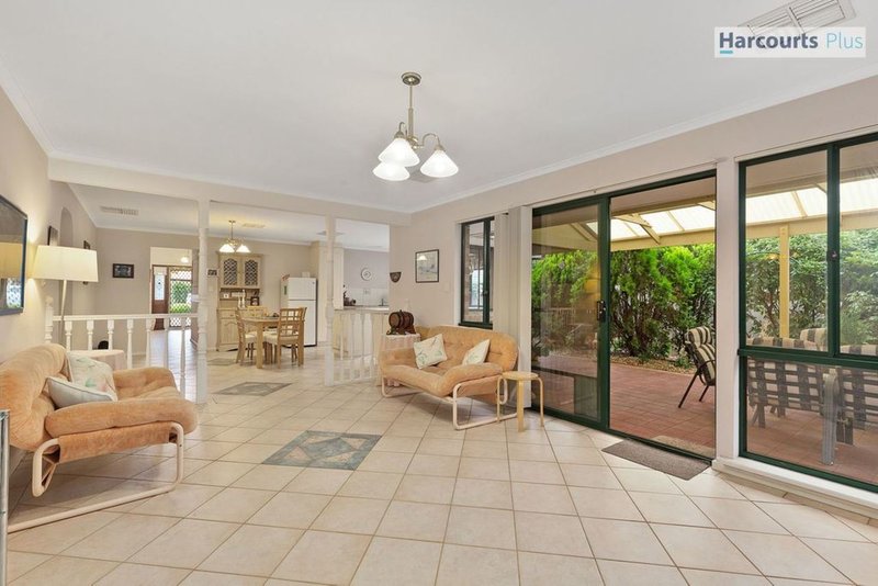 Photo - 8 Chatsworth Court, Hallett Cove SA 5158 - Image 3