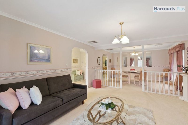 Photo - 8 Chatsworth Court, Hallett Cove SA 5158 - Image 4