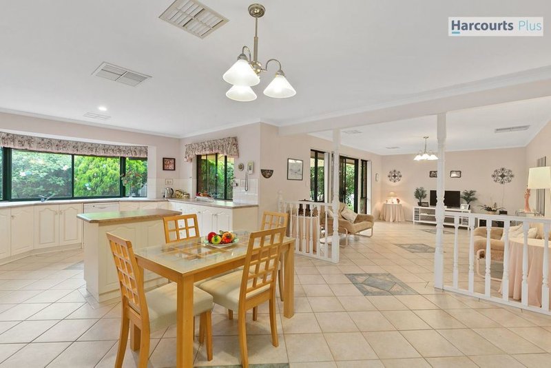 Photo - 8 Chatsworth Court, Hallett Cove SA 5158 - Image 11