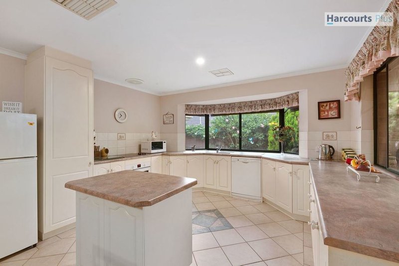 Photo - 8 Chatsworth Court, Hallett Cove SA 5158 - Image 12