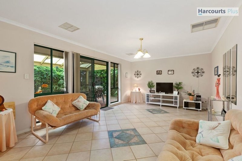 Photo - 8 Chatsworth Court, Hallett Cove SA 5158 - Image 14