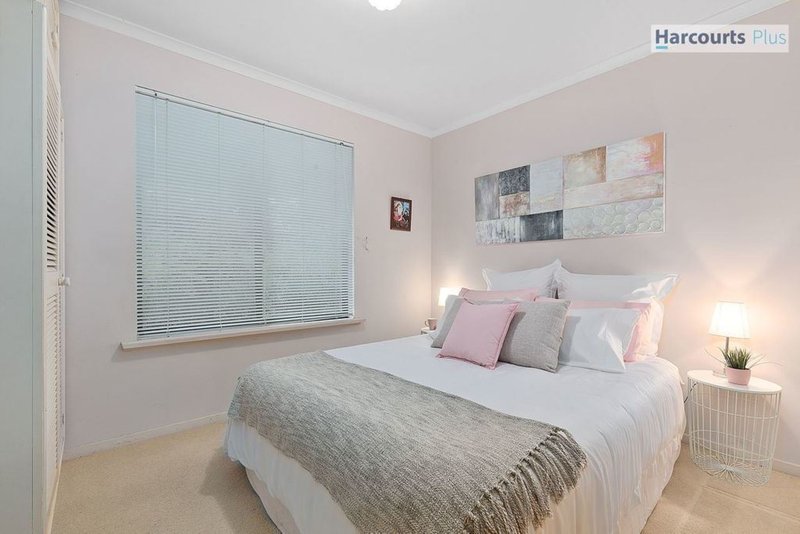 Photo - 8 Chatsworth Court, Hallett Cove SA 5158 - Image 18