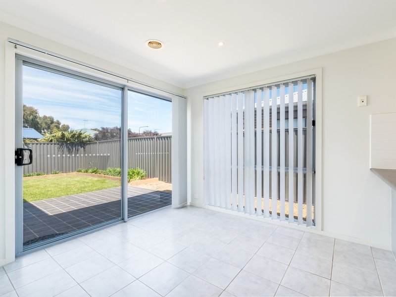 Photo - 8 Cherry Blossom Chase, Pakenham VIC 3810 - Image 8