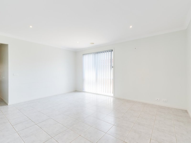 Photo - 8 Cherry Blossom Chase, Pakenham VIC 3810 - Image 9