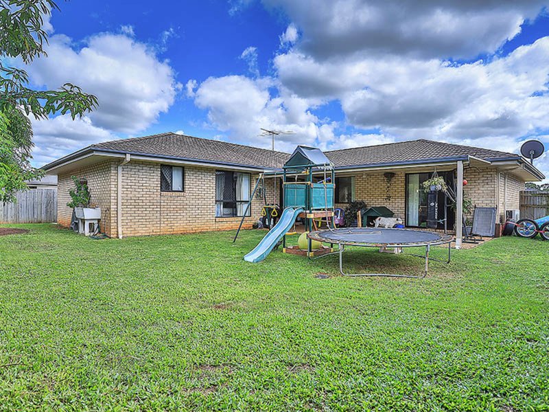 Photo - 8 Cherrytree Crescent, Upper Caboolture QLD 4510 - Image 16