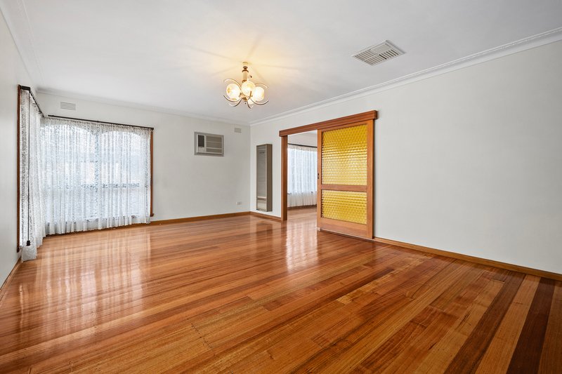 Photo - 8 Cherston Court, Thomastown VIC 3074 - Image 3