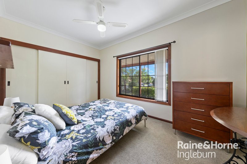 Photo - 8 Chesham Parade, Glenfield NSW 2167 - Image 6