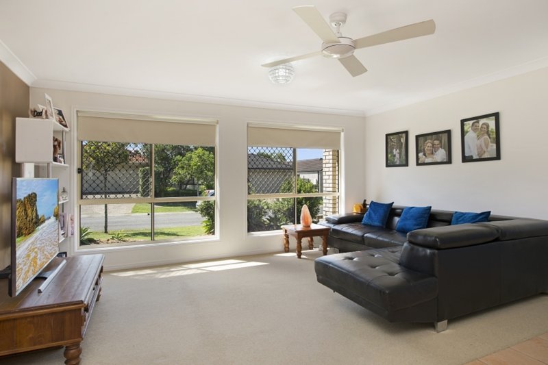 Photo - 8 Cheviot Street, North Lakes QLD 4509 - Image 2