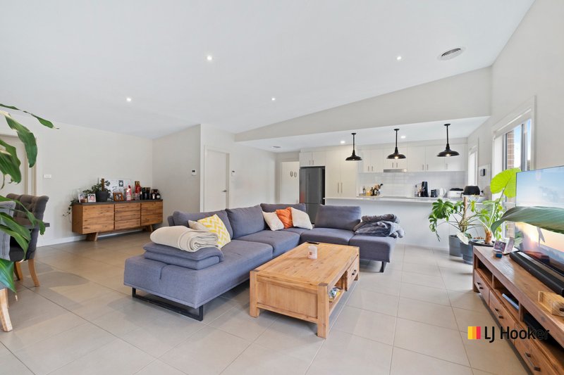 Photo - 8 Chilton Street, Casey ACT 2913 - Image 4