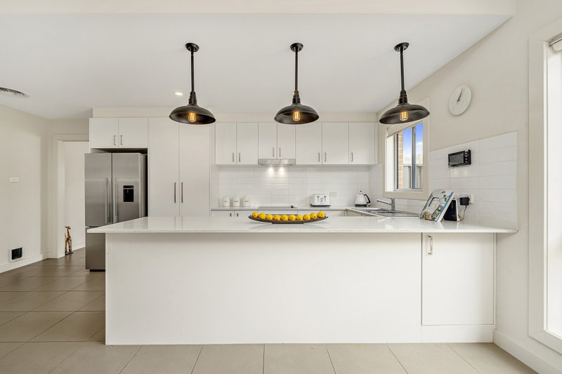 Photo - 8 Chilton Street, Casey ACT 2913 - Image 7