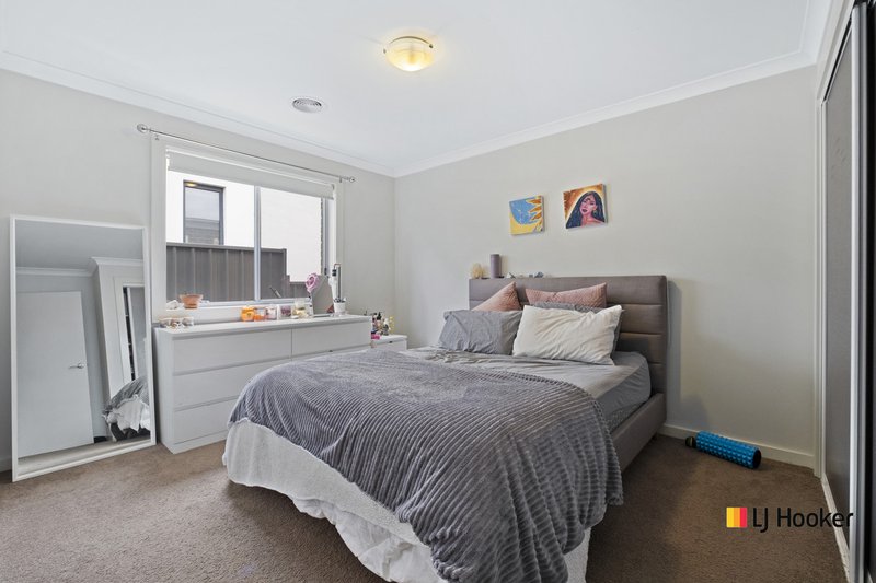 Photo - 8 Chilton Street, Casey ACT 2913 - Image 9