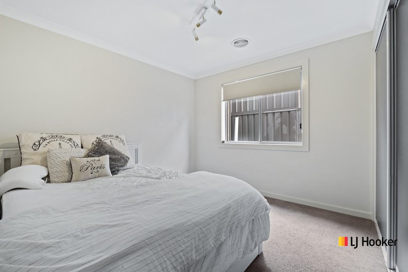 Photo - 8 Chilton Street, Casey ACT 2913 - Image 12