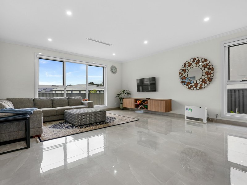 Photo - 8 Chinnoks Avenue, Campbelltown NSW 2560 - Image 10